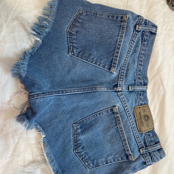 Wrangler distressed shorts 💋 - Picture 6 of 6